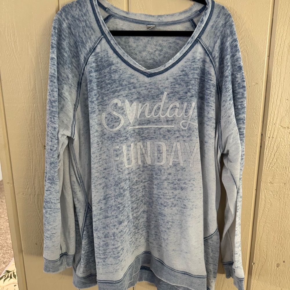 Avenue Plus Size 22/24 Blue Women's Top with 'Sunday Funday' Print